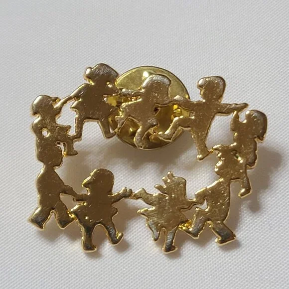 Gold-Tone Pin Brooch With Children Holding Hands Ring Around The Rosie - Picture 6 of 6